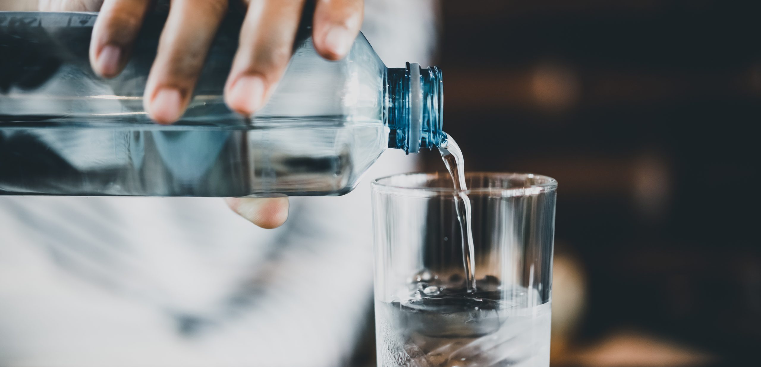 agua mineral en botella