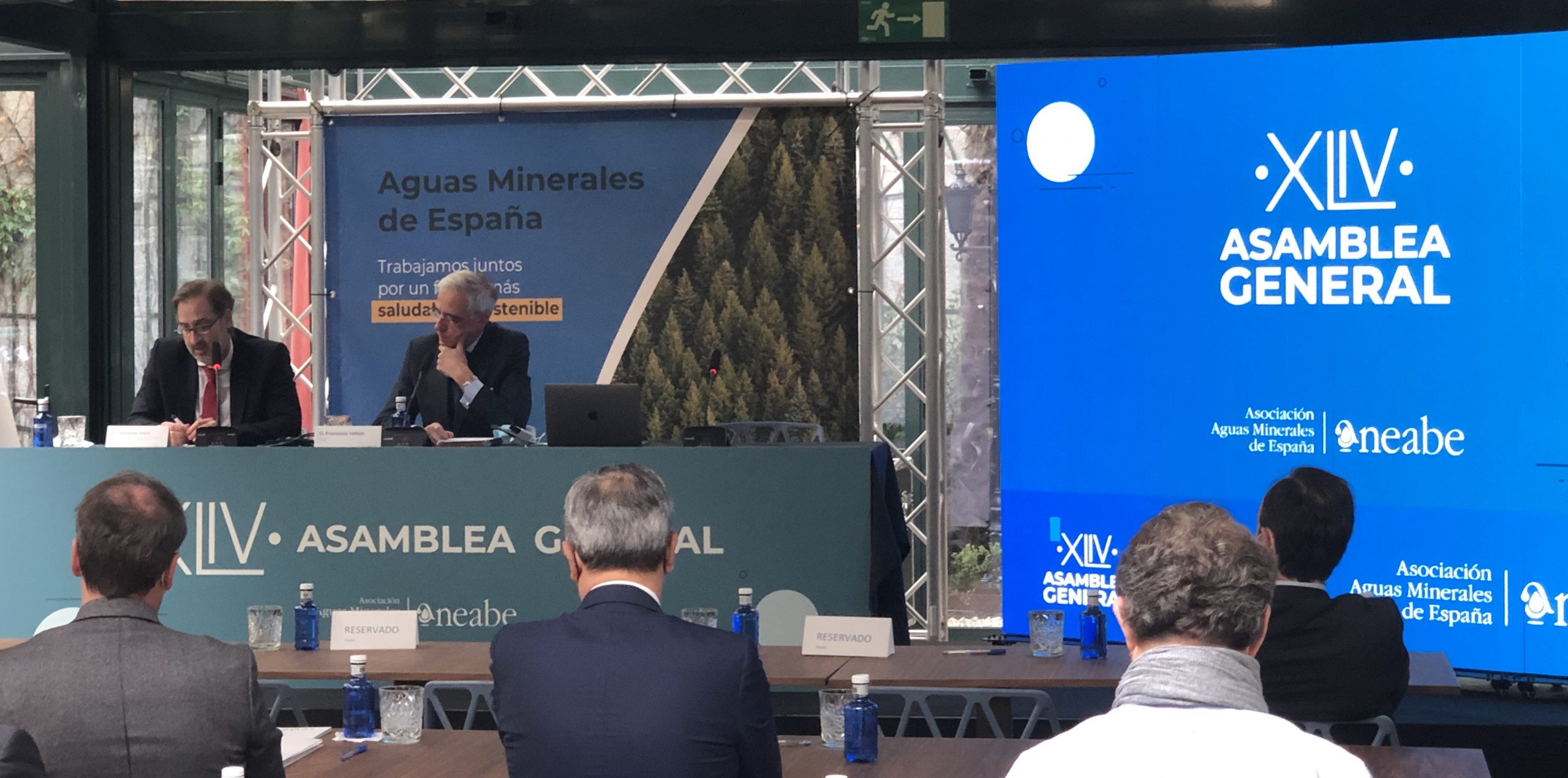 Imagen en la que se muestra la clausura de la asamblea de aneabe